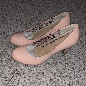 CL by Laundry size 7 soft pink nerina heels 3 inch